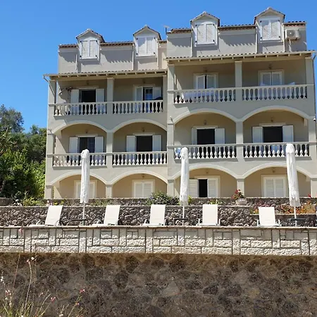 Διαμέρισμα Hibiscus - First Floor 3 & 4